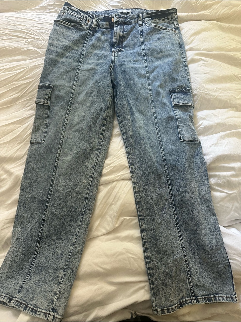 Women’s  Light Wash Cargo Jeans - Classic Casual Style STS